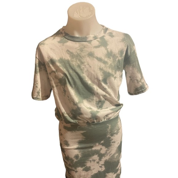 𝅺PRETTY Little Thing Gray‎ & White Tie Dye Short Sleeve Mini Dress Size 2 - Picture 1 of 11